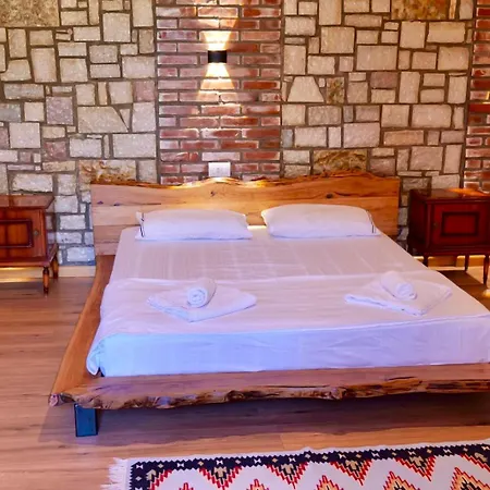 Bujtinat E Delvines Ferienhaus Delvine