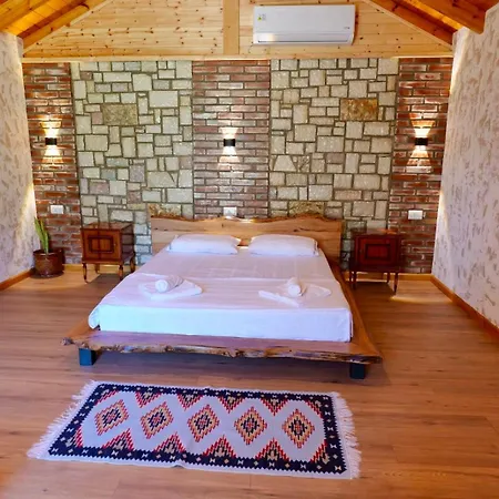 Bujtinat E Delvines Ferienhaus Delvine